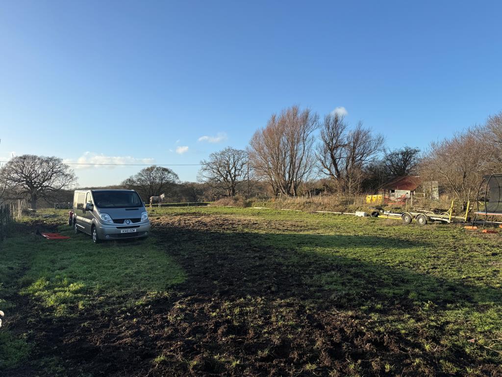 Lot: 43600 - DETACHED BUNGALOW WITH PLANNING FOR ADDITIONAL HOLIDAY LET - Paddock